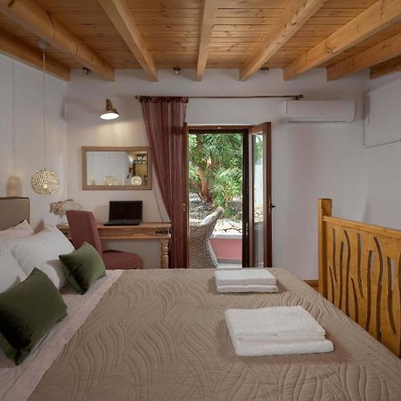 Captain'S Memories Stylish Harbour Apartments Chalki Town Exterior foto